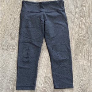 Lululemon “wunder under” cropped leggings